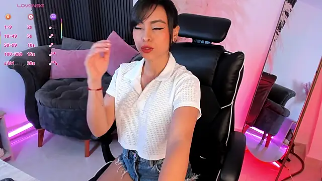 emilyruiz1 online show from November 3, 1:04 pm