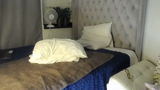 NiftyNora online show from February 23, 5:23 pm