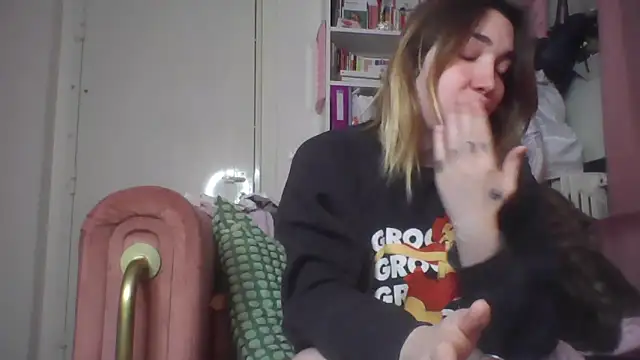 Icy  Diamond online show from December 4, 7:10 am