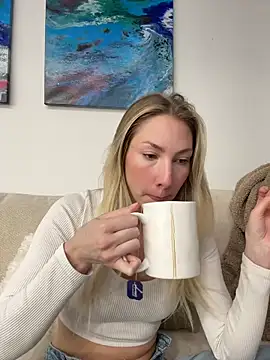 LuisaBecker online show from December 22, 4:54 pm