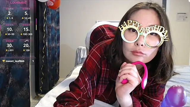 Maya Kumashiro online show from November 30, 10:25 pm