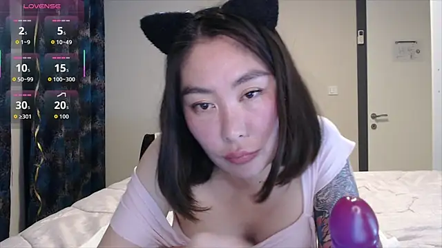 Maya Kumashiro online show from December 2, 9:06 pm