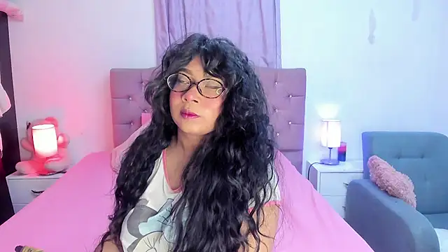 Latinabombsheell online show from February 7, 6:06 am