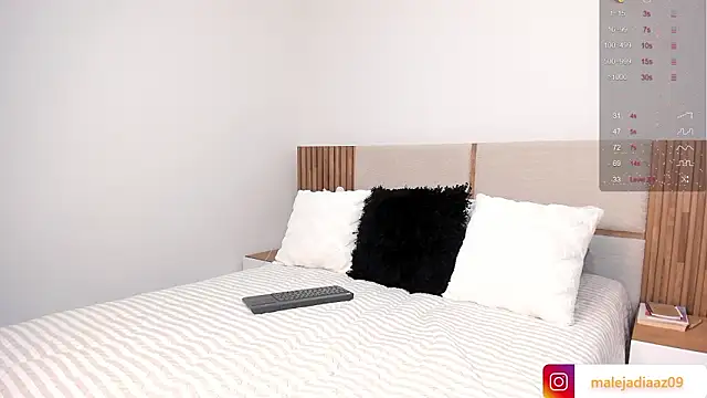 MalejaDiaz  online show from February 24, 8:40 pm