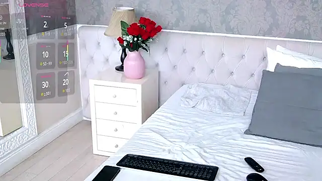 ElenaJuarez online show from April 16, 10:45 pm