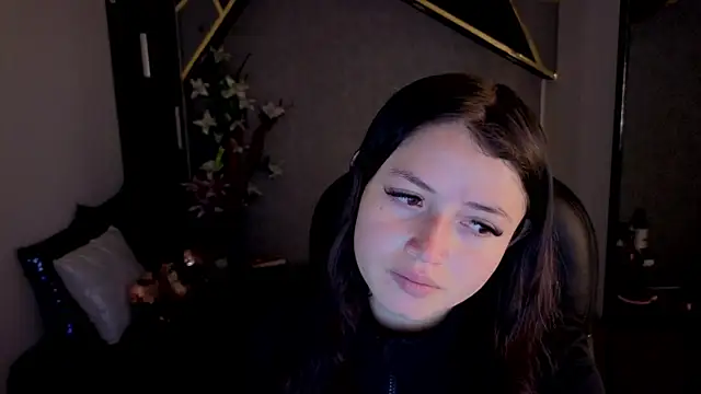 almma shy online show from November 15, 3:13 pm