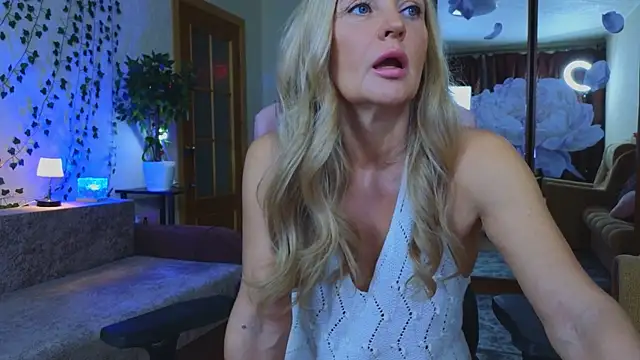 amelia blondy online show from December 15, 1:49 pm