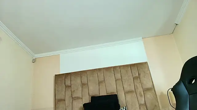 Naughty Kittenm online show from March 9, 11:35 am