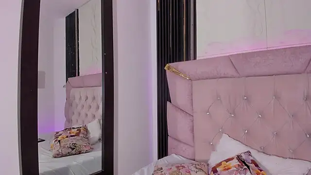 laurem-paulette online show from February 6, 8:12 pm