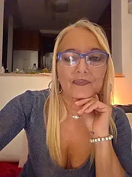 kikkastar online show from October 8, 8:35 pm