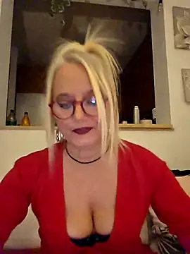 kikkastar online show from November 9, 9:00 pm