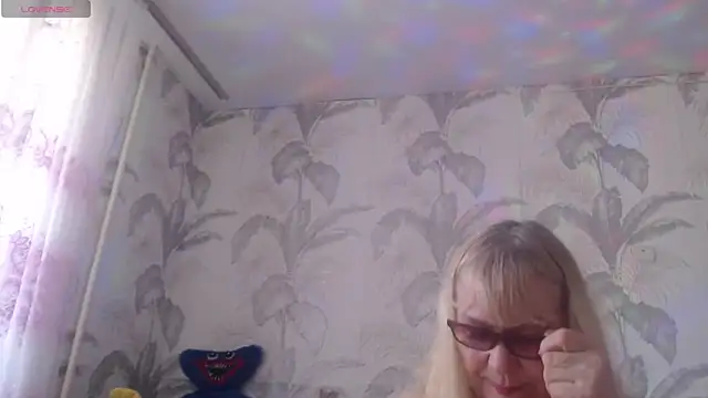 CamDiva113 online show from April 17, 10:50 am