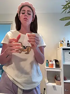 aus queen online show from February 6, 10:02 pm