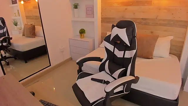 candy summer28 online show from December 5, 7:26 pm