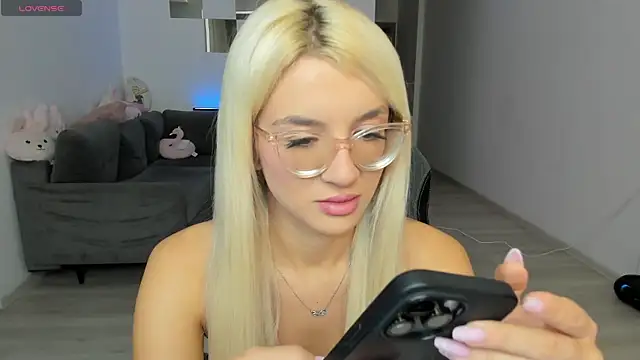 Snapshot of LovelyBianca chatting on October 14, 11:40 pm LovelyBianca online show from October 14, 11:40 pm