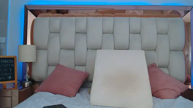 emilyparkerr01 online show from November 21, 11:51 pm