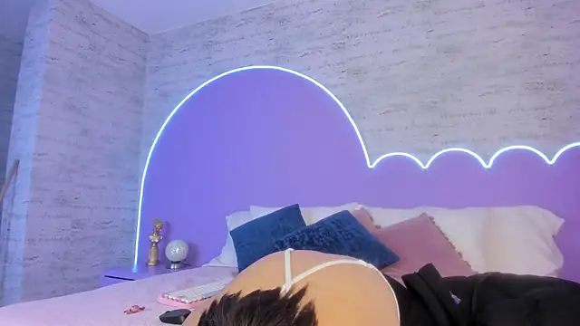 Giaa Ross online show from November 21, 8:55 pm