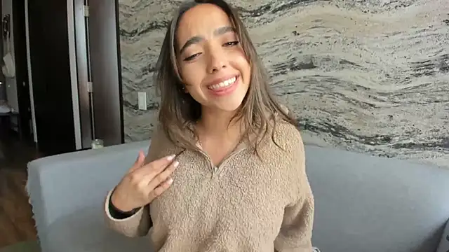 Sophi  a online show from November 17, 8:42 pm