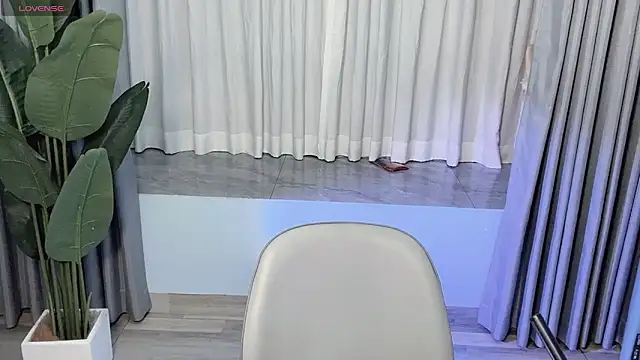 Snapshot of Aurora_99 chatting on October 4, 12:00 pm Aurora 99 online show from October 4, 12:00 pm