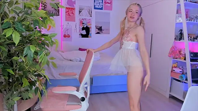 Lily Young online show from February 6, 5:11 am