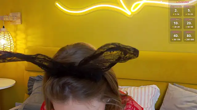 lessysweety online show from April 6, 3:50 am