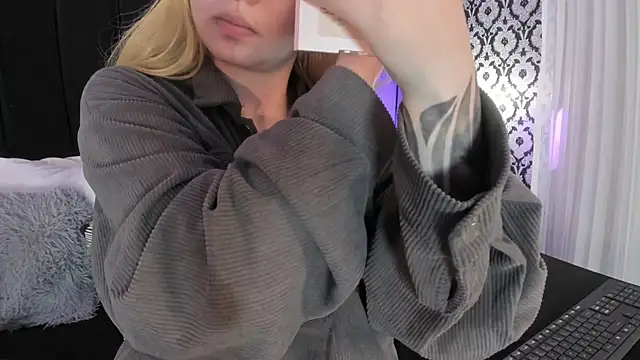 Adeelinee online show from November 19, 7:47 pm