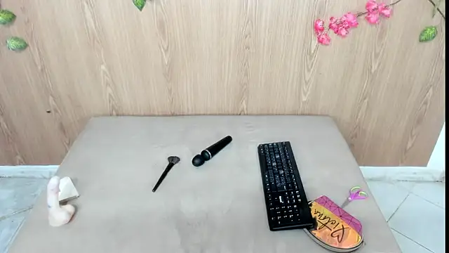 jenelotizz06 online show from November 17, 1:28 am