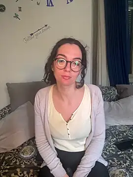 Strawberry queens online show from April 17, 3:36 pm