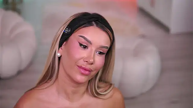 EvaZane online show from November 28, 9:40 pm