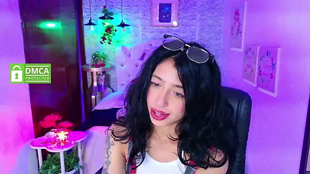 Snapshot of REDHOTTER_ chatting on September 10, 8:09 pm REDHOTTER online show from September 10, 8:09 pm