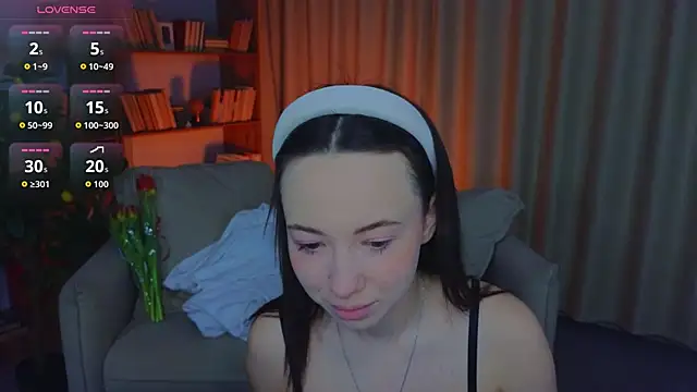 Hayle Hill online show from March 8, 1:46 am