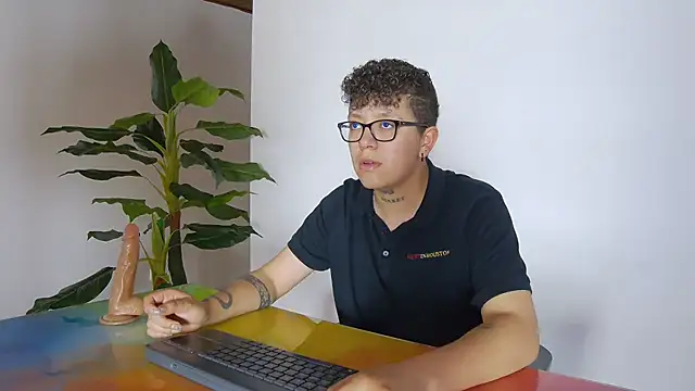 alex noa online show from October 29, 7:49 pm