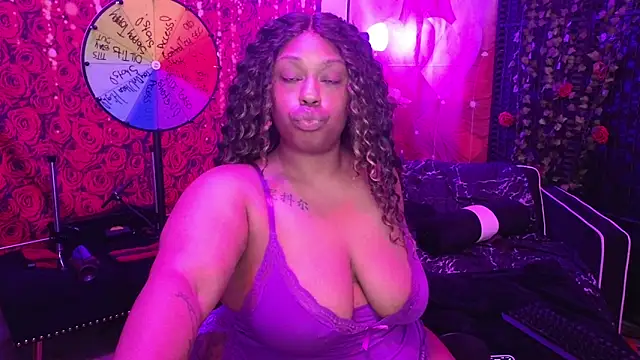 cheriserozequeen online show from April 7, 12:01 am