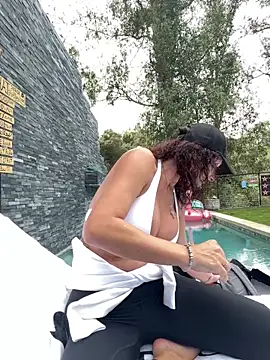 therealbeverlycious online show from February 24, 10:08 pm