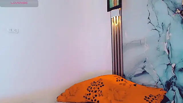 khiara moretti online show from November 14, 11:21 am