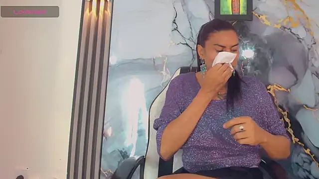 khiara moretti online show from April 13, 7:25 pm