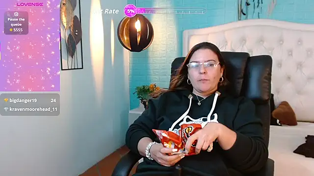 MsJossie online show from October 1, 5:56 am