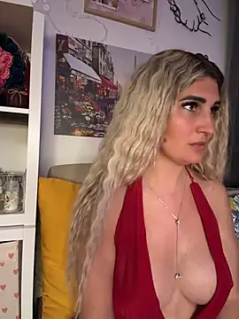 EvelynFrances online show from July 8, 6:10 pm