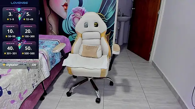 mia bigtits17 online show from December 16, 11:43 pm