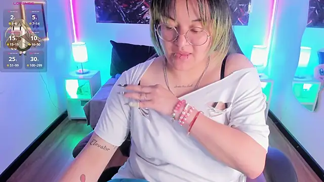 lucky-leah online show from November 11, 4:41 am