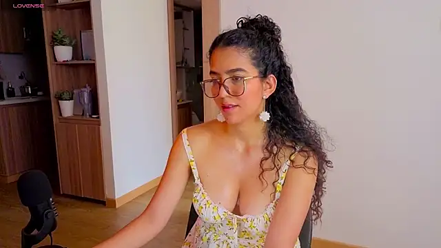 Maithe Perroni online show from April 21, 7:32 pm