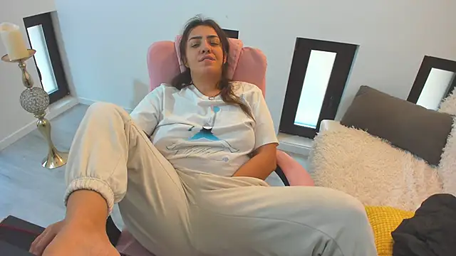 Dyana Kaylinn online show from December 5, 7:52 am