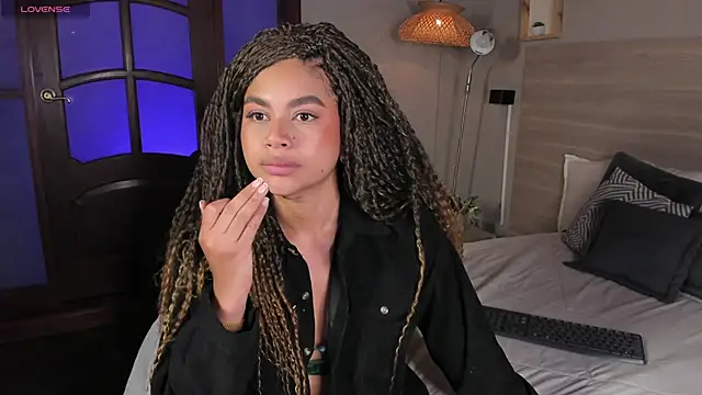 nayah   online show from March 13, 9:05 pm