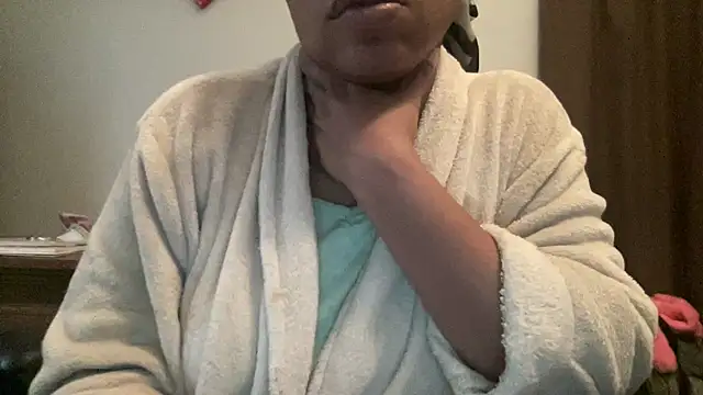 MommyConfident online show from November 25, 2:52 pm