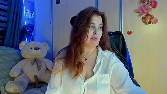 CoraSwon online show from April 18, 8:20 pm