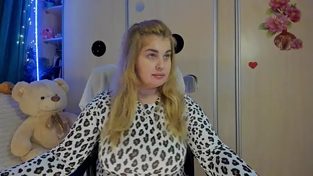 CoraSwon online show from March 2, 5:41 pm