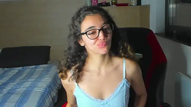 uniquerossie online show from October 24, 7:59 am