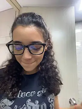 uniquerossie online show from February 23, 9:09 am