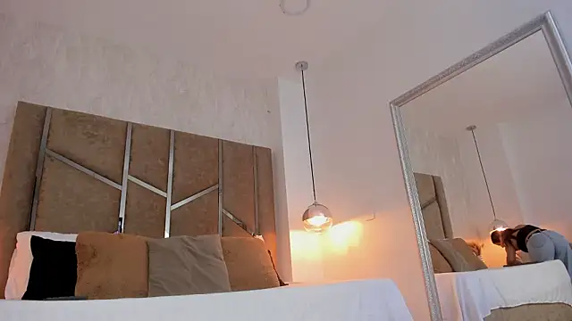 Martinaa Jones  online show from March 8, 12:31 pm