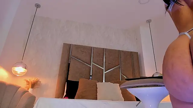 Martinaa Jones  online show from March 18, 1:27 pm